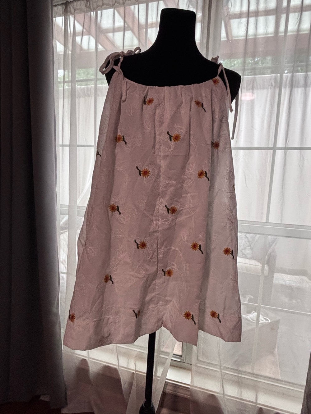 🌻Misguided White Floral Embroidered Tie-Shoulder Skirt🌻